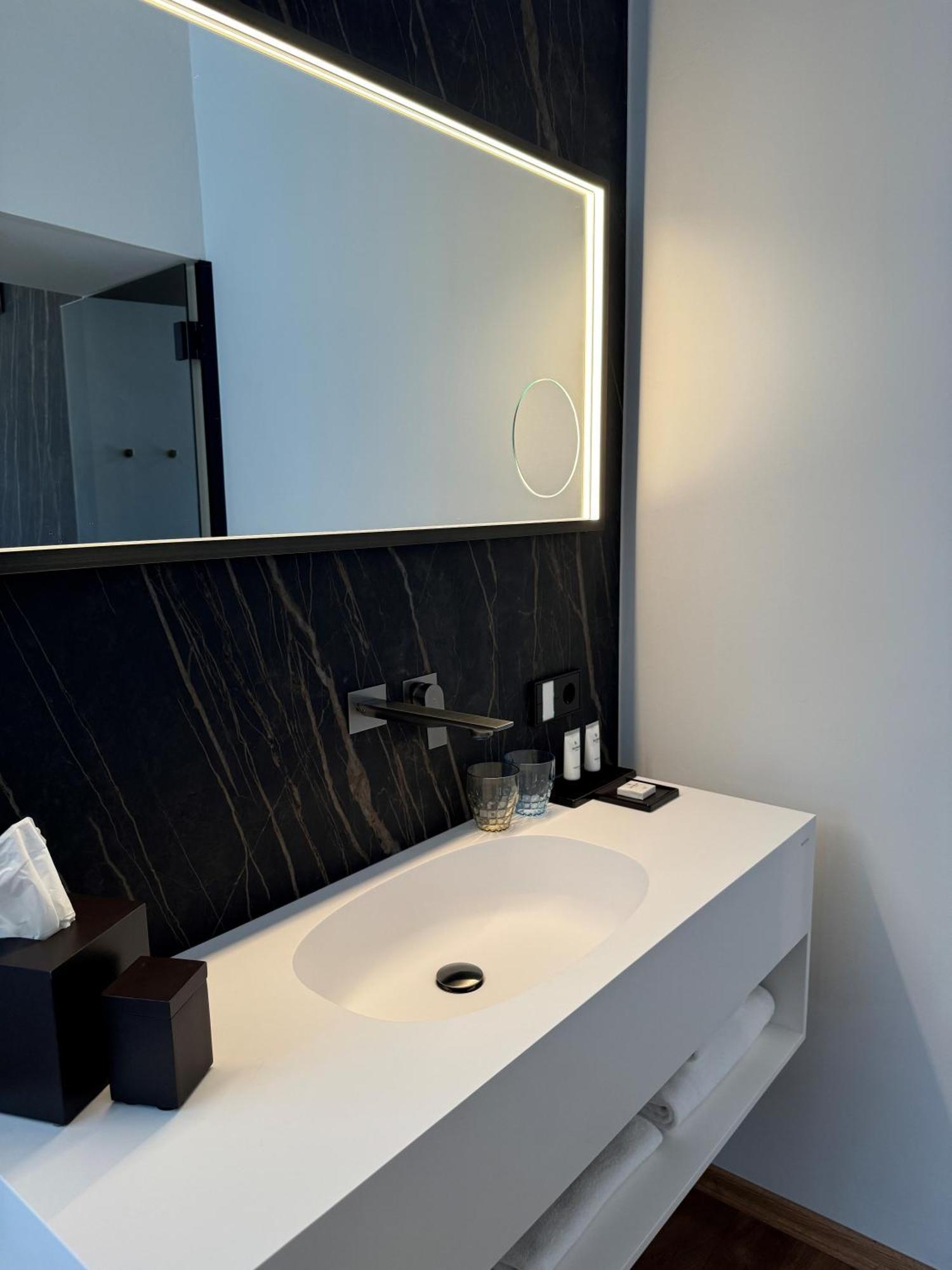 Meta Suites Historic City Living Больцано Экстерьер фото