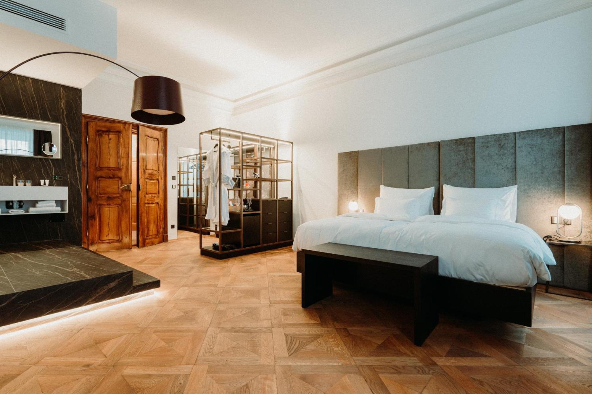 Meta Suites Historic City Living Больцано Экстерьер фото