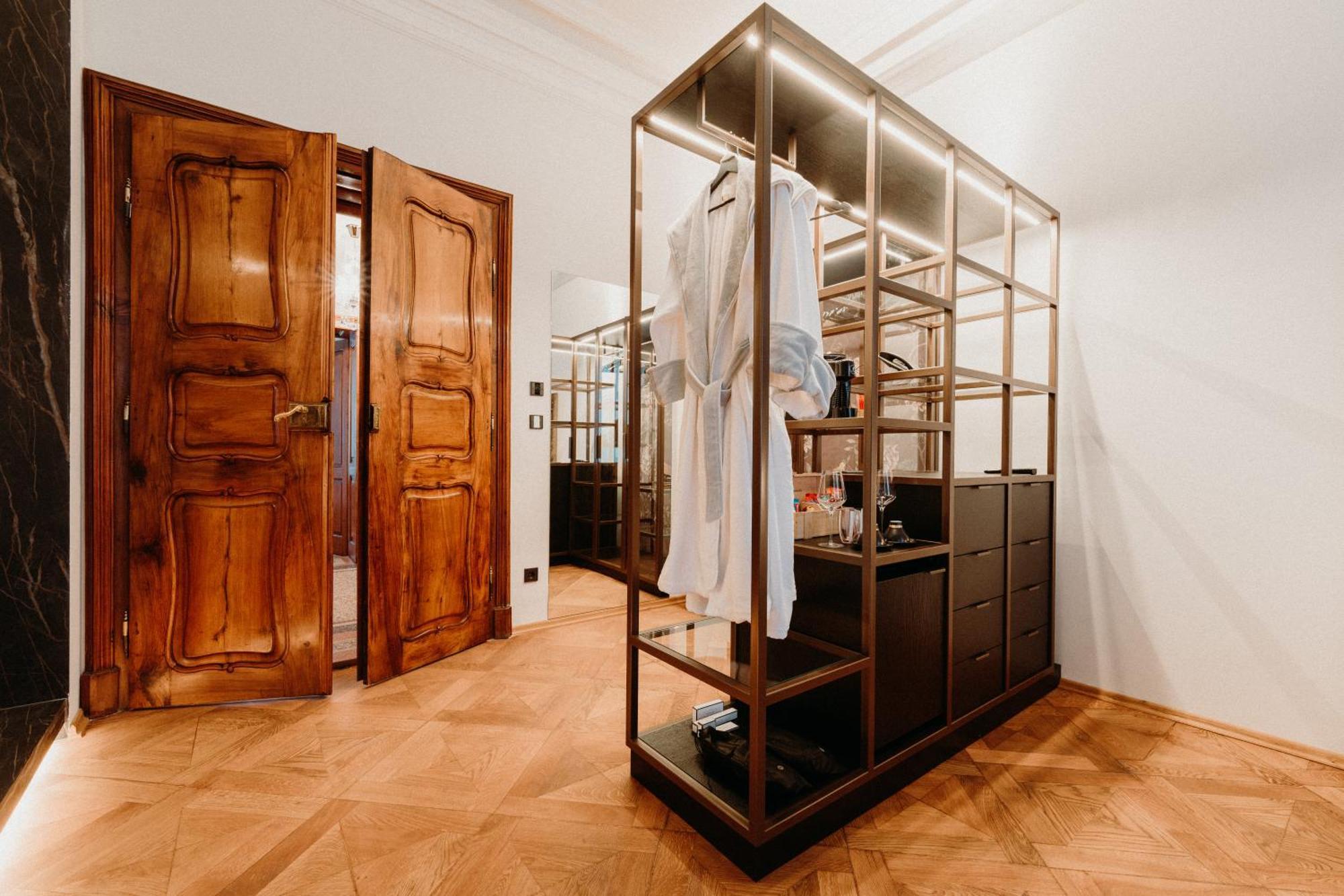 Meta Suites Historic City Living Больцано Экстерьер фото